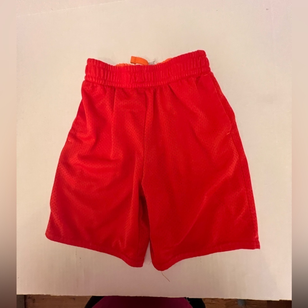 ATHLETIC MESH BOYS SHORTS  SIZE M (8)